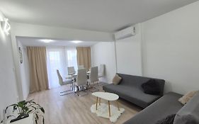Meressa Leonardo Apartment